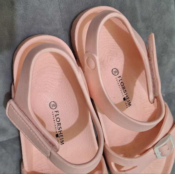 Florsheim Sandals - Picture 2 of 4